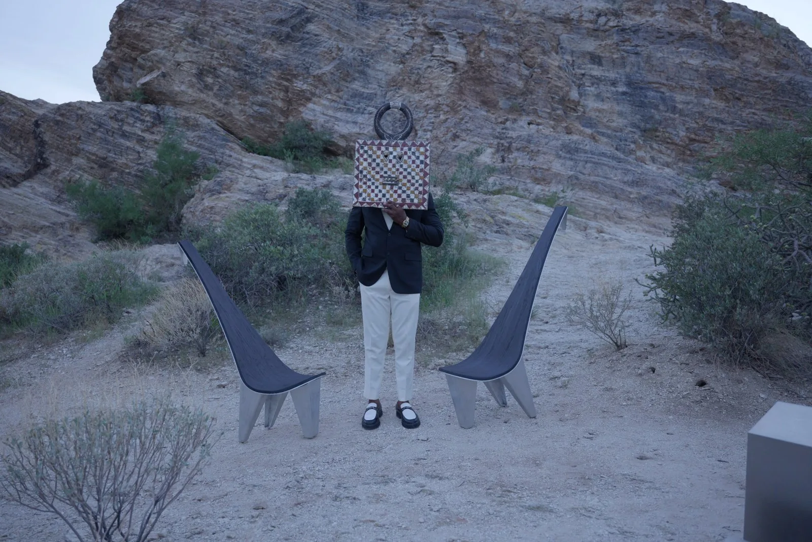 Two sculptural DÂ-NIYI chairs photographed in the desert